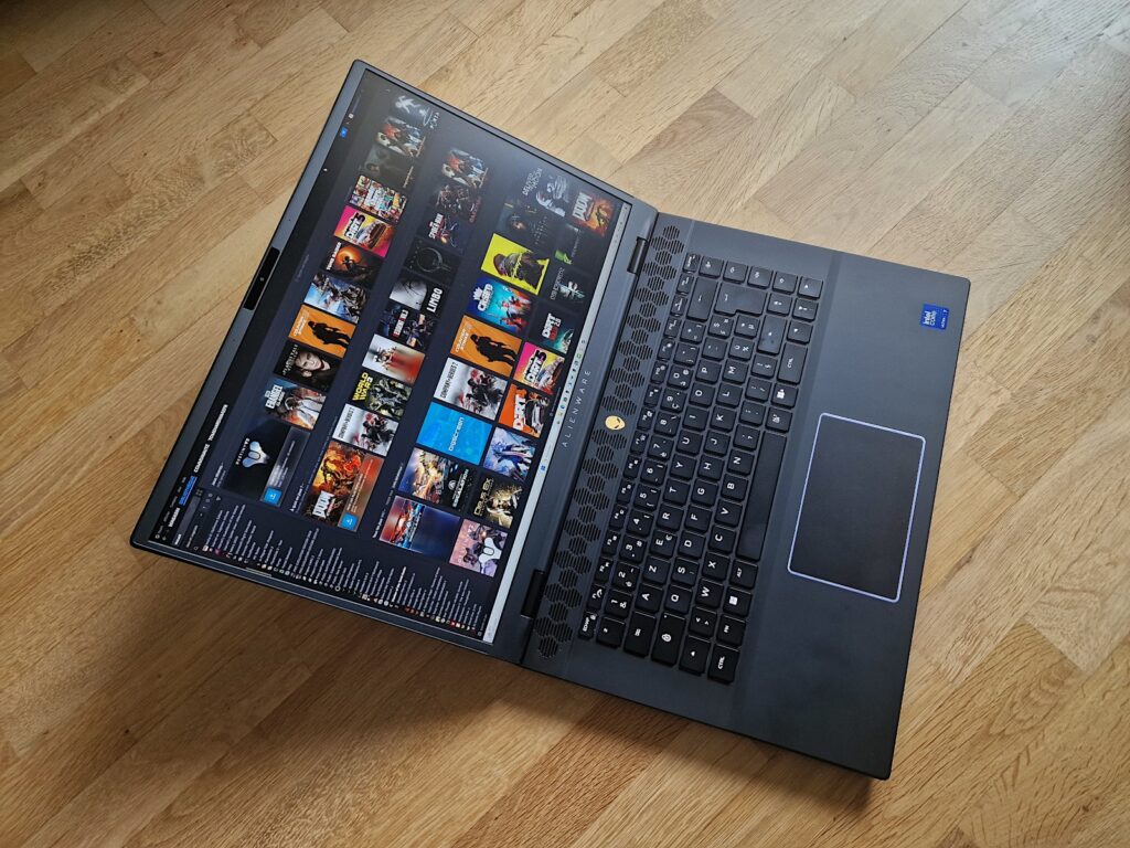 Image 6 : Test Alienware m16 R2 : ce PC portable gamer de milieu de gamme séduit par ses performances et sa compacité