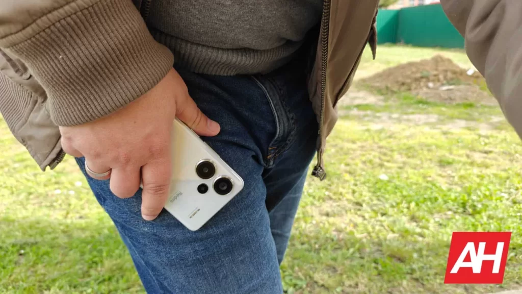 Featured image for Xiaomi working on a device with a 7,500mAh battery & 100W charging