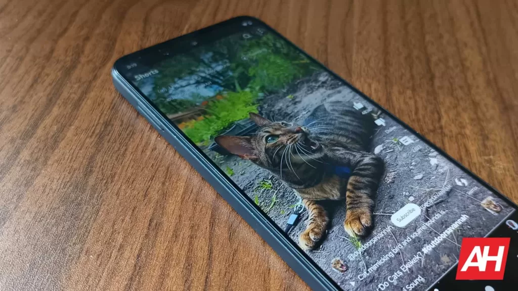 Featured image for YouTube may get a blurred bottom bar on Android soon