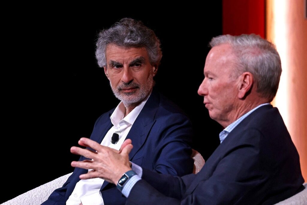 Godfather of AI Warns of Powerful People Who Want Humans "Replaced by Machines"