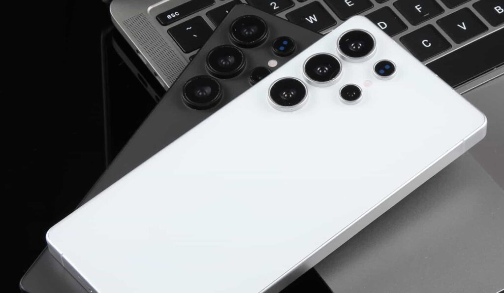 Samsung Galaxy S25 Ultra design shown in dummy units