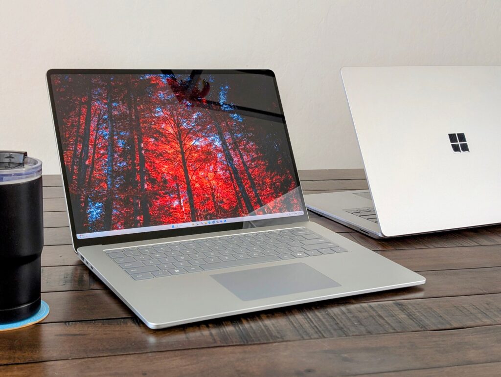 Microsoft Surface Laptop 7 15 Snapdragon : avis sur l'ordinateur portable : Enfin plus facile à réparer
